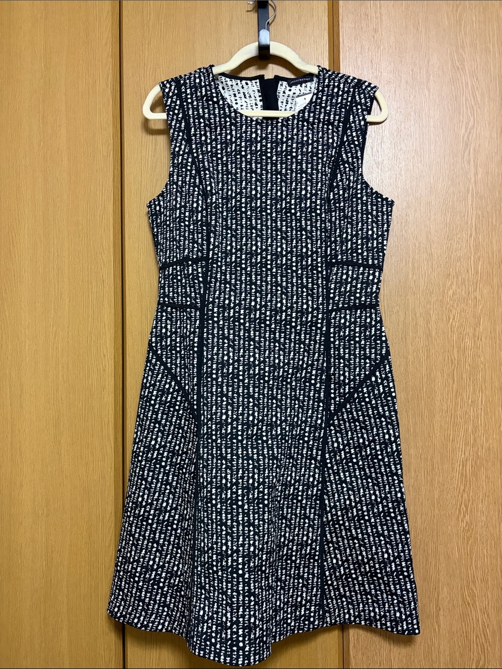 Natori Black and White Sleeveless Mini Dress